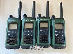 Lot Of 4 Motorola TALKABOUT T465 Two Way Radio Walkie Talkies with PTT Earpieces