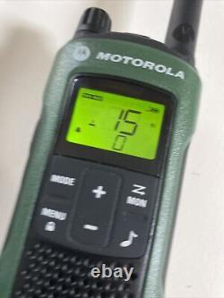 Lot Of 4 Motorola TALKABOUT T465 Two Way Radio Walkie Talkies with PTT Earpieces