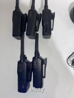 Lot Of 5 Motorola Mag One BPR40 Two-Way Radio UHF AAH84RCS8AA1AN Full Set