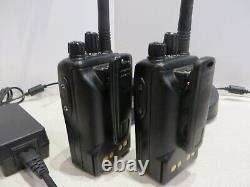 Lot of 2 MOTOROLA VX-261-G7-5 UHF 450-512MHz 5 Watt 16Ch Two Way Radios withBatt