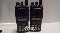 Lot of 2 Motorola MTX9250 900MHz Two Way Radios AAH25WCH4GB6AN withBatt