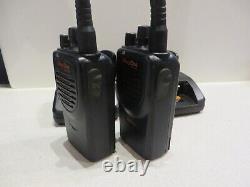 Lot of 2 Motorola Mag One BPR40 UHF 8CH Two Way Radios AAH84RCS8AA1AN WithBatt