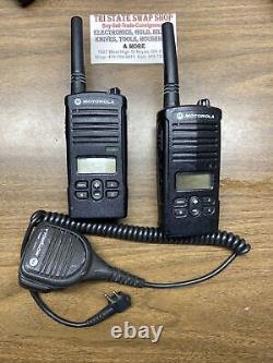 Lot of 2 Motorola RDU2080d UHF Two Way Radio with Batteries