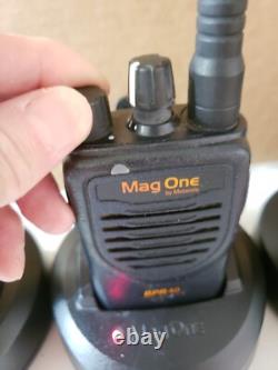 Lot of 4 Mag One by Motorola BPR40 8CH Charger Two-Way Radio withCHARGE BASE(4pc)