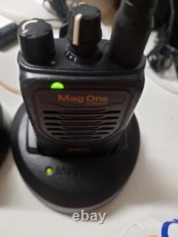 Lot of 4 Mag One by Motorola BPR40 8CH Charger Two-Way Radio withCHARGE BASE(4pc)