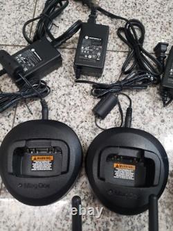 Lot of 4 Mag One by Motorola BPR40 8CH Charger Two-Way Radio withCHARGE BASE(4pc)