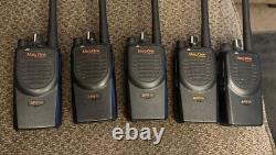 Lot of 5 Motorola BPR40 UHF 8 ch radios & (5) chargers AAH84RCS8AA1AN