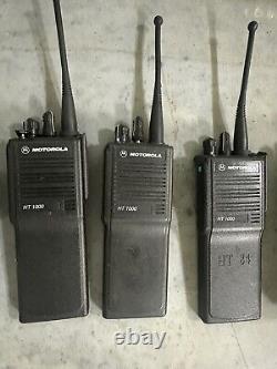 Lot of 5 Motorola HT1000 Walkie Talkies with Charging Station UNTESTED AS IS