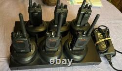 Lot of 6 Motorola BPR40 Two Way Radios AAH84KDJ8AA2AN with6 Slot Charging Base