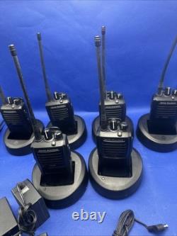 Lot of 6 Motorola/Vertex Standard VX-261-G7-5 UHF Two-Way Radios full set