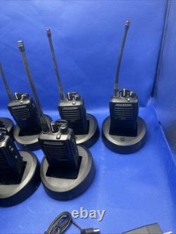 Lot of 6 Motorola/Vertex Standard VX-261-G7-5 UHF Two-Way Radios full set