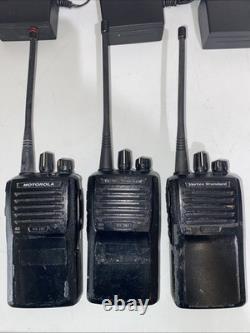 Lot of 6 Motorola/Vertex Standard VX-261-G7-5 UHF Two-Way Radios full set J233