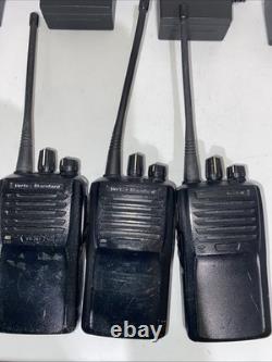 Lot of 6 Motorola/Vertex Standard VX-261-G7-5 UHF Two-Way Radios full set J233