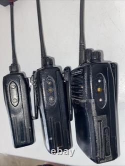 Lot of 6 Motorola/Vertex Standard VX-261-G7-5 UHF Two-Way Radios full set J233
