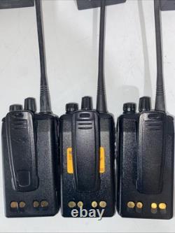 Lot of 6 Motorola/Vertex Standard VX-261-G7-5 UHF Two-Way Radios full set J233