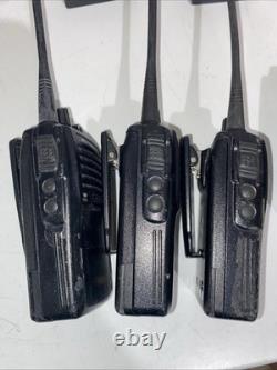 Lot of 6 Motorola/Vertex Standard VX-261-G7-5 UHF Two-Way Radios full set J233