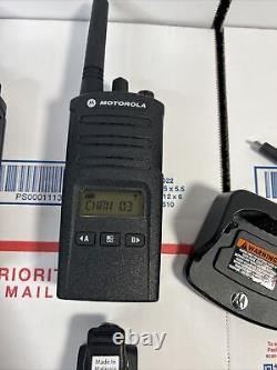 MINT 2X Motorola RMU2080d UHF Two Way Radio Set / Chargers / Clips WARRANTY