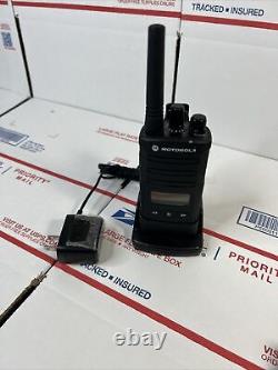 MINT 2X Motorola RMU2080d UHF Two Way Radio Set / Chargers / Clips WARRANTY