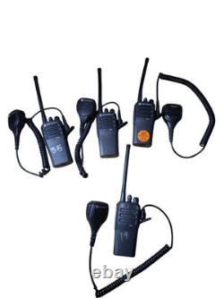 MOTOROLA AAH01JDC9JC2AN CP200D 16CH TWO-WAY RADIO +mic Battery tested good