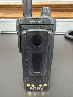 MOTOROLA H51WCH9PW7AN APX4000 900 MHZ PORTABLE TWO-WAY RADIO WithBATTERY & ANTENNA