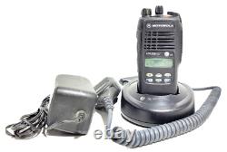 MOTOROLA HT1205-LS UHF TWO WAY RADIO With PMMN4021A AAH25RDH9DP5AN