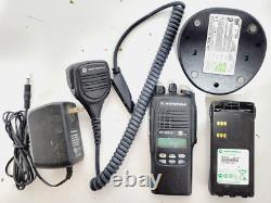 MOTOROLA HT1205-LS UHF TWO WAY RADIO With PMMN4021A AAH25RDH9DP5AN