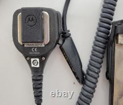 MOTOROLA HT1205-LS UHF TWO WAY RADIO With PMMN4021A AAH25RDH9DP5AN