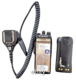 MOTOROLA HT1205-LS UHF TWO WAY RADIO With PMMN4021A AAH25RDH9DP5AN