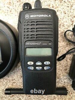 MOTOROLA HT1250LS+ 200MHz portable radio AAH25MDF4DP5AN Two Way Radio