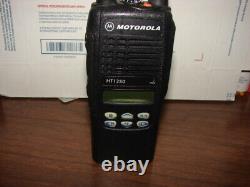 MOTOROLA HT1250 UHF 403-470 MHz AAH25RDF9AA5AN TWO WAY RADIO