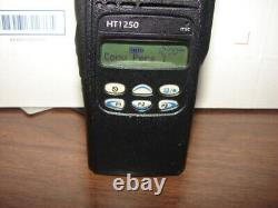 MOTOROLA HT1250 UHF 403-470 MHz AAH25RDF9AA5AN TWO WAY RADIO