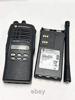 MOTOROLA HT1250 UHF 450-520 MHz Two-Way Radio AAH25SDF9AA5AN