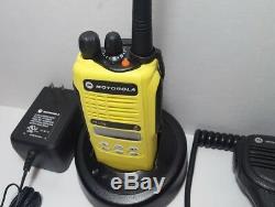 MOTOROLA HT1250 VHF 136-174MHz 128CH Public Safety Two-Way Radio AAH25KDF9AA5AN