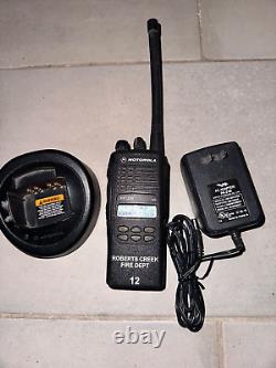 MOTOROLA HT1250 VHF 136-174MHz Police Fire EMS Two-Way Radio AAH25KDF9AA5AN