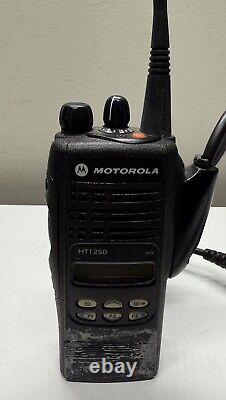 MOTOROLA HT1250 VHF 136-174MHz Police Fire Two-Way Radio AAH25KDF9AA5AN Tested