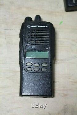 MOTOROLA HT1250 VHF 136-174MHz Two-Way Radio AAH25KDF9AA5AN With Battery