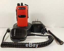 MOTOROLA HT750 16CH VHF 136-174 MHz Two-Way Radio AAH25KDC9AA3AN RED