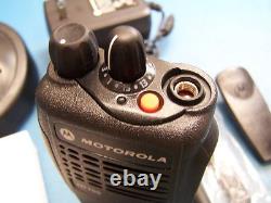 MOTOROLA HT750 LOW BAND 35-50MHz 16ch 6W TWO WAY PORTABLE RADIO AAH25CEC9AA3AN