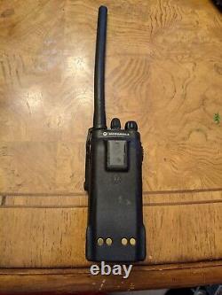 MOTOROLA HT750 LOW BAND 35-50MHz 16ch 7W TWO WAY RADIO AAH25CEC9AA3AN With BATTERY