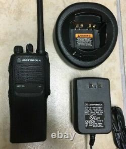 MOTOROLA HT750 TWO WAY PORTABLE RADIO UHF 450-512MHz 16ch AAH25SDC9AA3AN