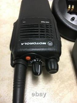 MOTOROLA HT750 TWO WAY PORTABLE RADIO UHF 450-512MHz 16ch AAH25SDC9AA3AN