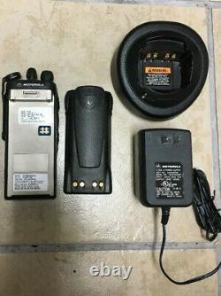 MOTOROLA HT750 TWO WAY PORTABLE RADIO UHF 450-512MHz 16ch AAH25SDC9AA3AN