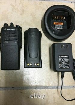 MOTOROLA HT750 TWO WAY PORTABLE RADIO UHF 450-512MHz 16ch AAH25SDC9AA3AN