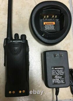 MOTOROLA HT750 TWO WAY PORTABLE RADIO UHF 450-512MHz 16ch AAH25SDC9AA3AN