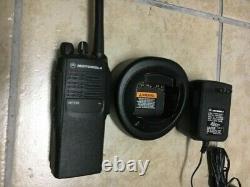 MOTOROLA HT750 TWO WAY PORTABLE RADIO UHF 450-512MHz 16ch AAH25SDC9AA3AN