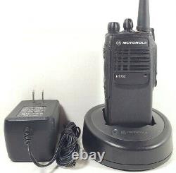 MOTOROLA HT750 VHF 136-174 MHz 16CH 5W Conventional Two-Way Radio AAH25KDC9AA3AN