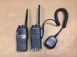 MOTOROLA HT750 VHF 136-174 MHz 16CH 5W Conventional Two-Way Radio AAH25KDC9AA3AN