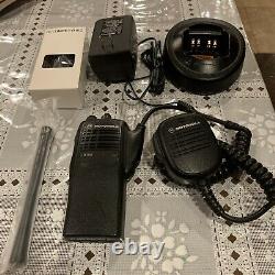 MOTOROLA HT750 VHF 136-174 MHz Two-Way Radio AAH25KDC9AA3AN Handie -Talkie
