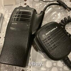 MOTOROLA HT750 VHF 136-174 MHz Two-Way Radio AAH25KDC9AA3AN Handie -Talkie
