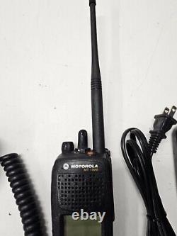 MOTOROLA MT1500 136-174 MHz VHF Two Way Radio H67KDD9PW5BN w Charger & Mic